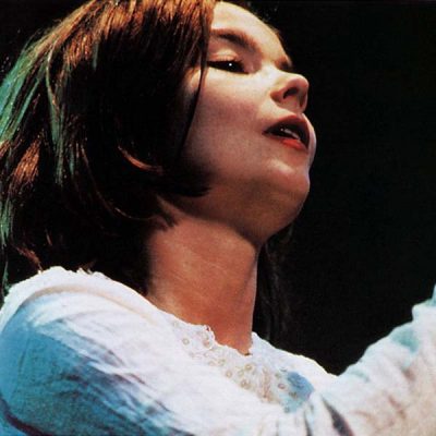 Björk - Debut Live